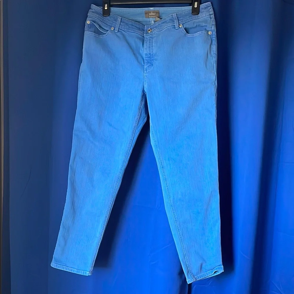 Chico's So Slimming Jeans –‎ Size 2.5  Flattering Tummy Control Denim